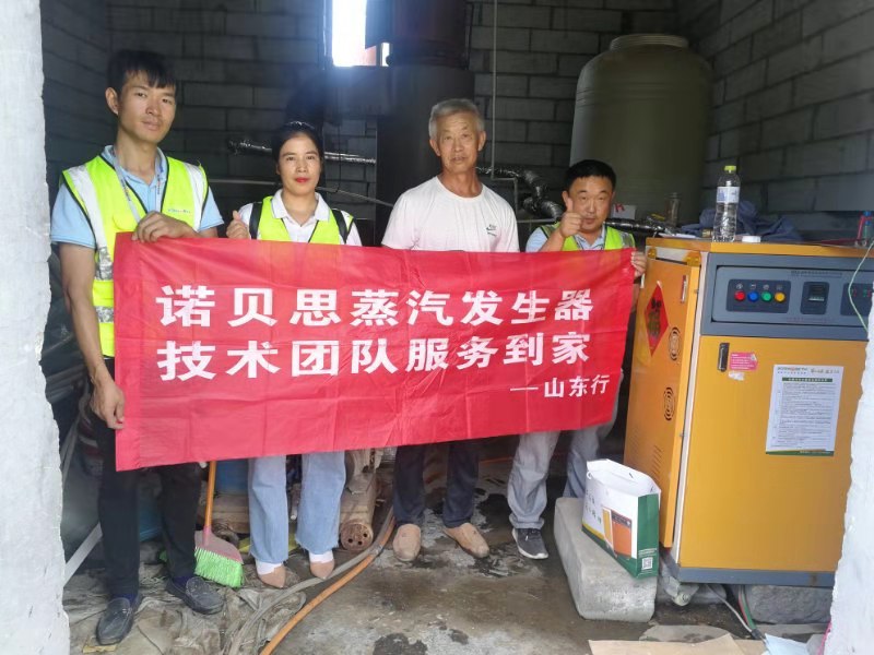 蜜桔视频售後流動服務車與客戶合影